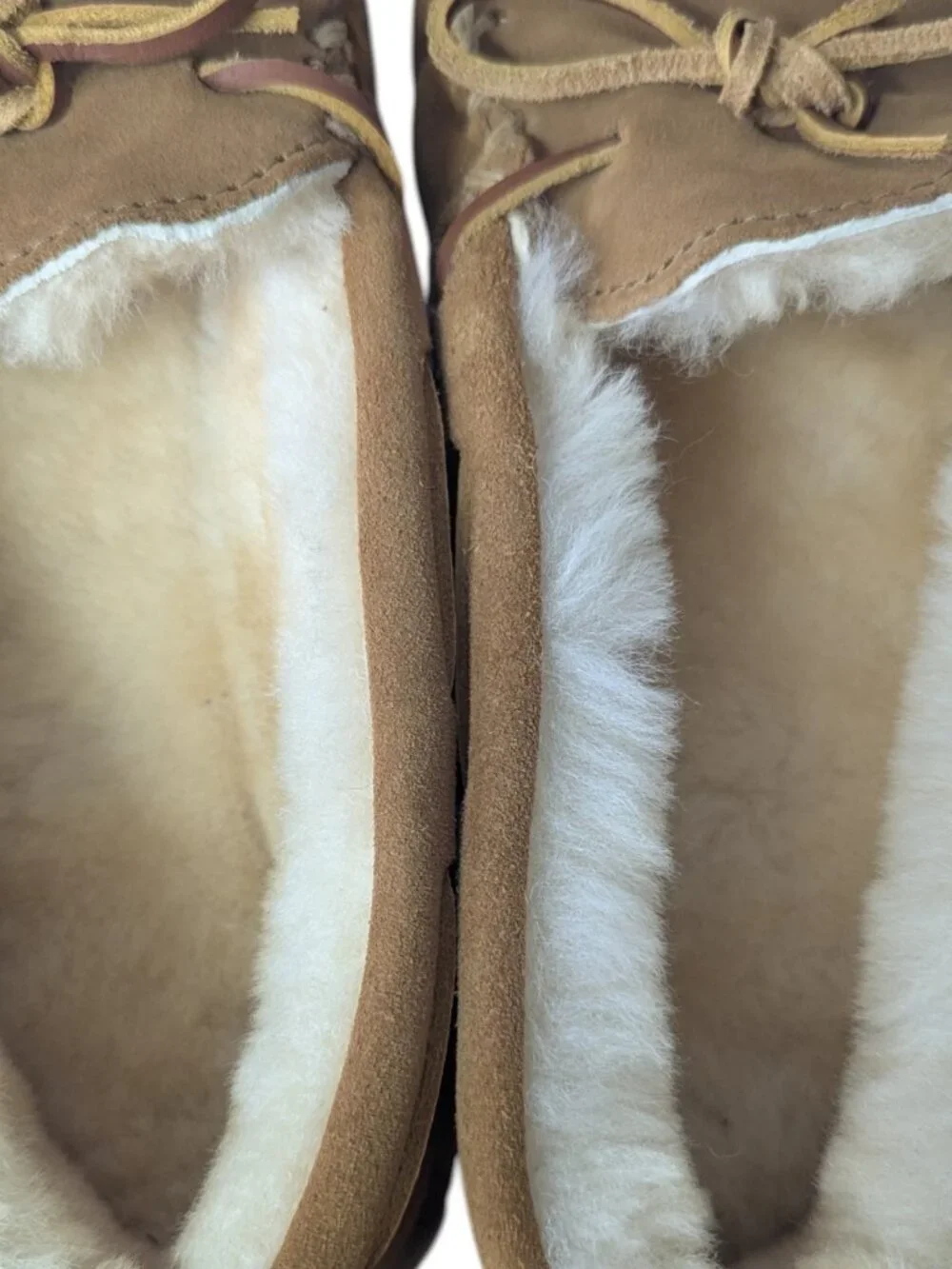 Minnetonka 3741W Moccasin Sheepskin Hardsole Mocs for Men Golden Tan Size 12